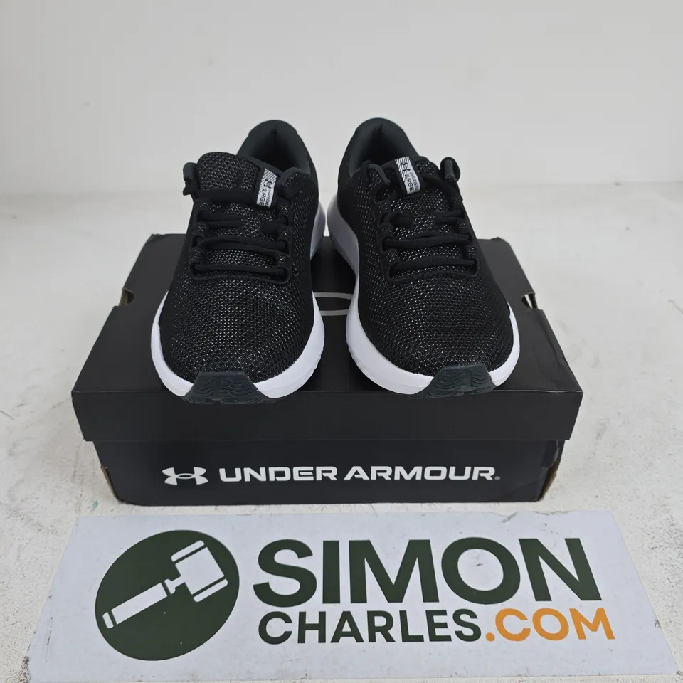 BOXED PAIR OF UNDER ARMOUR WOMENS CHARGE SURGE 4 TRAINERS IN BLACK - UK 7