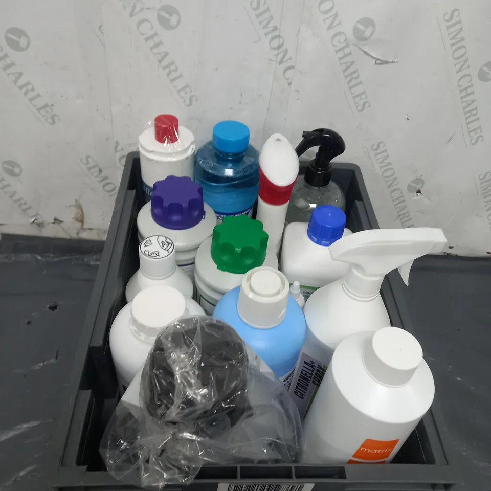 TOTE OF APPROX 10 CLEANING PRODUCTS TO INCLUDE EXPOXY RESIN , FLASH BLEACH , STAIN CLEANER , ETC 