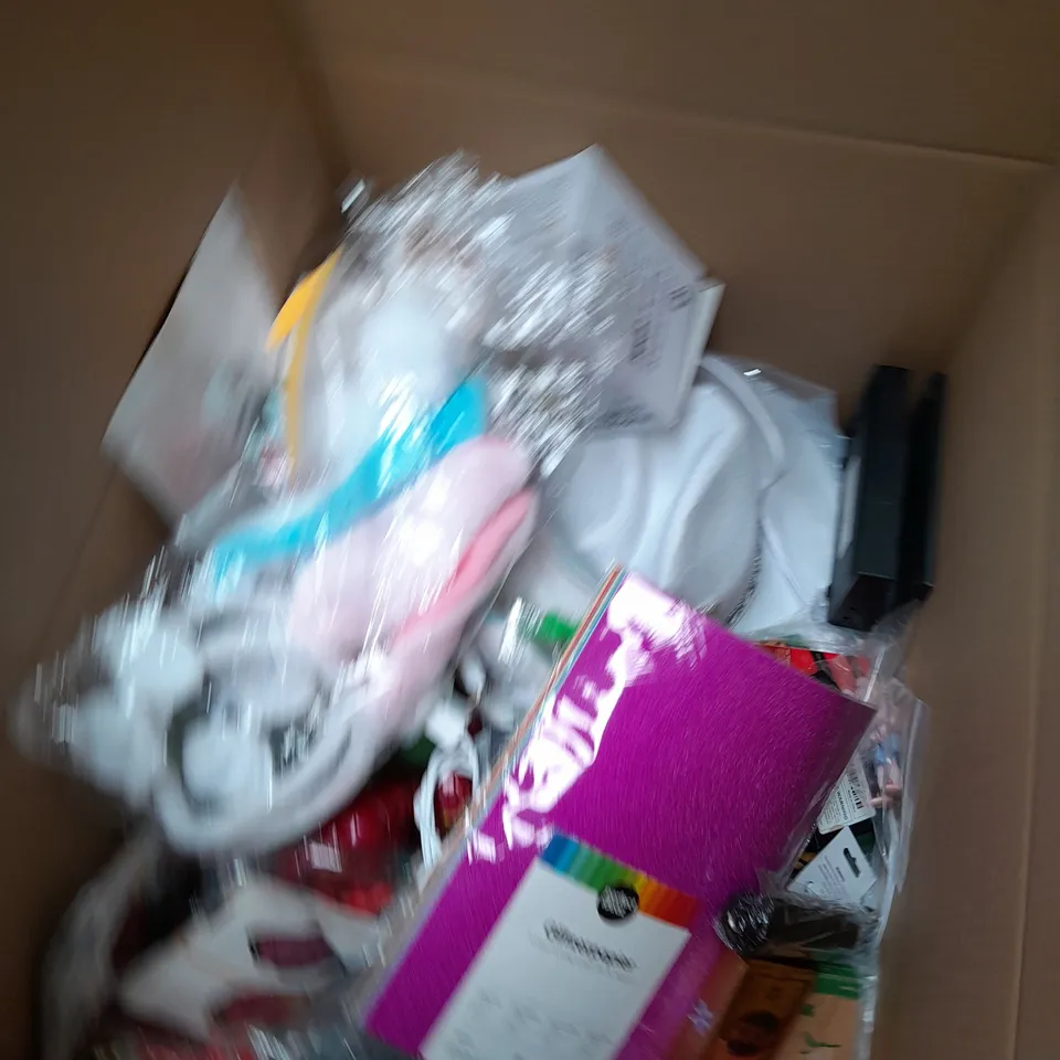 LARGE QAUNTIITY OF ASSORTED TOYS TO INCLUDE TEDDIES, BOUNCY BALLS AND BABY TOYS