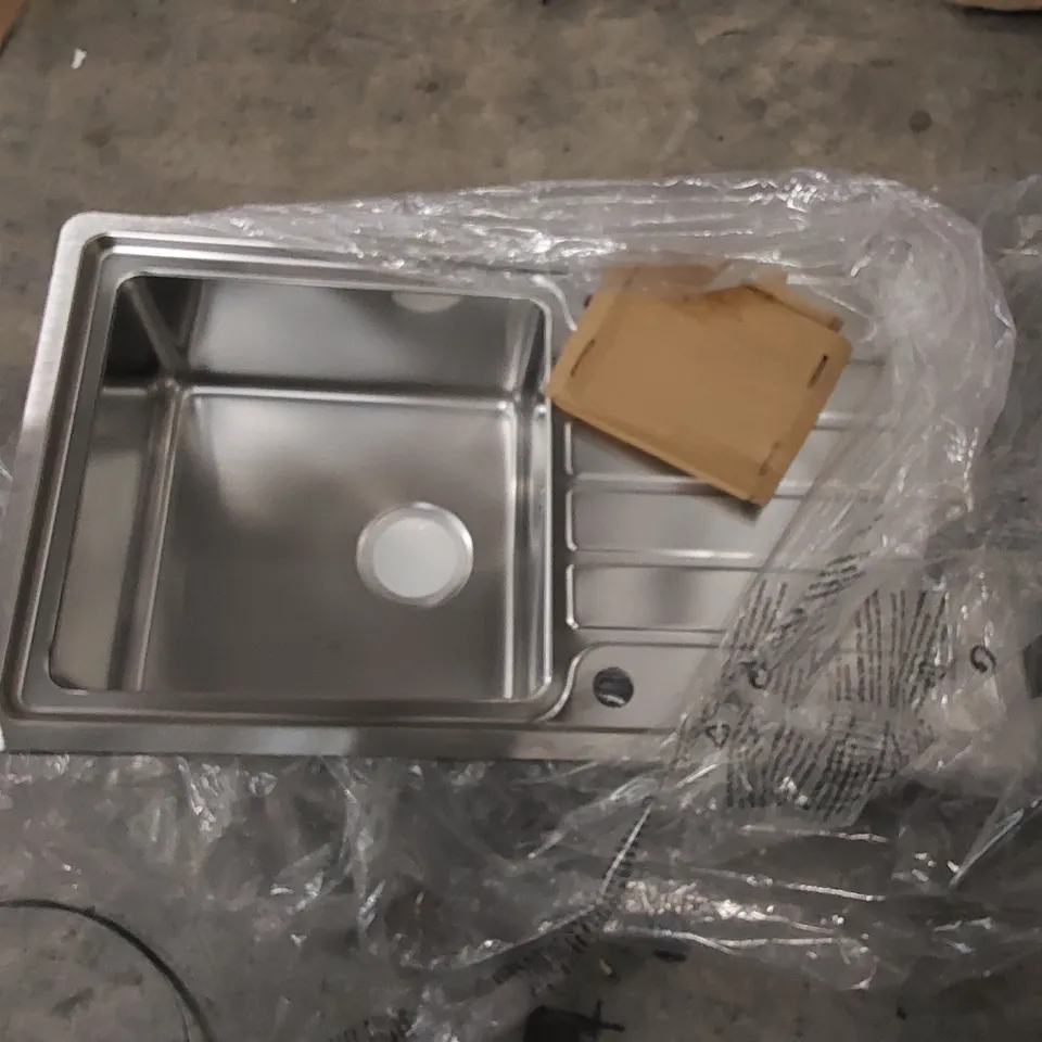 2 X BRUSHED STAINLESS STEEL 1-BOWL SINK AND DRAINER 