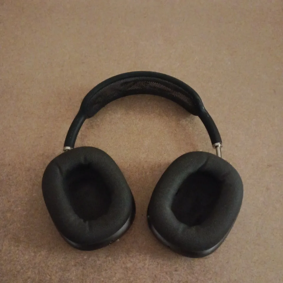 OVER-EAR HEADPHONES – BLACK/GREY