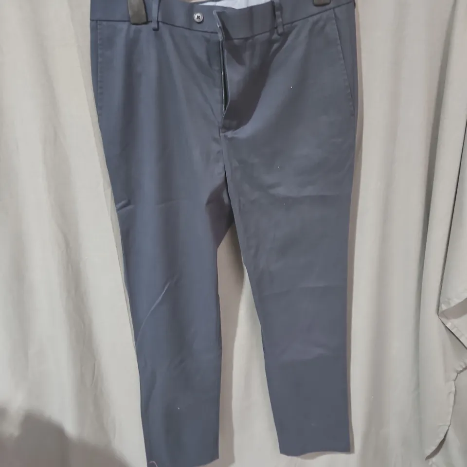 CHARLES TYRWHITT NAVY SLIM FIT ULTIMATE NON-IRON CHINOS – SIZE 34W / 32L