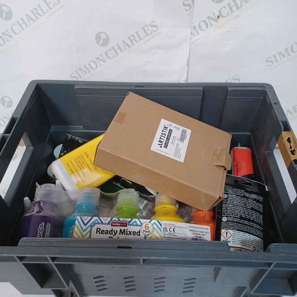 BOX TO CONTAIN APPROXIMTELY 30 ASSORTED DIY & PAINT PRODUCTS, INCLUDES PAINTS, GUN OIL & FABRIC DYE 