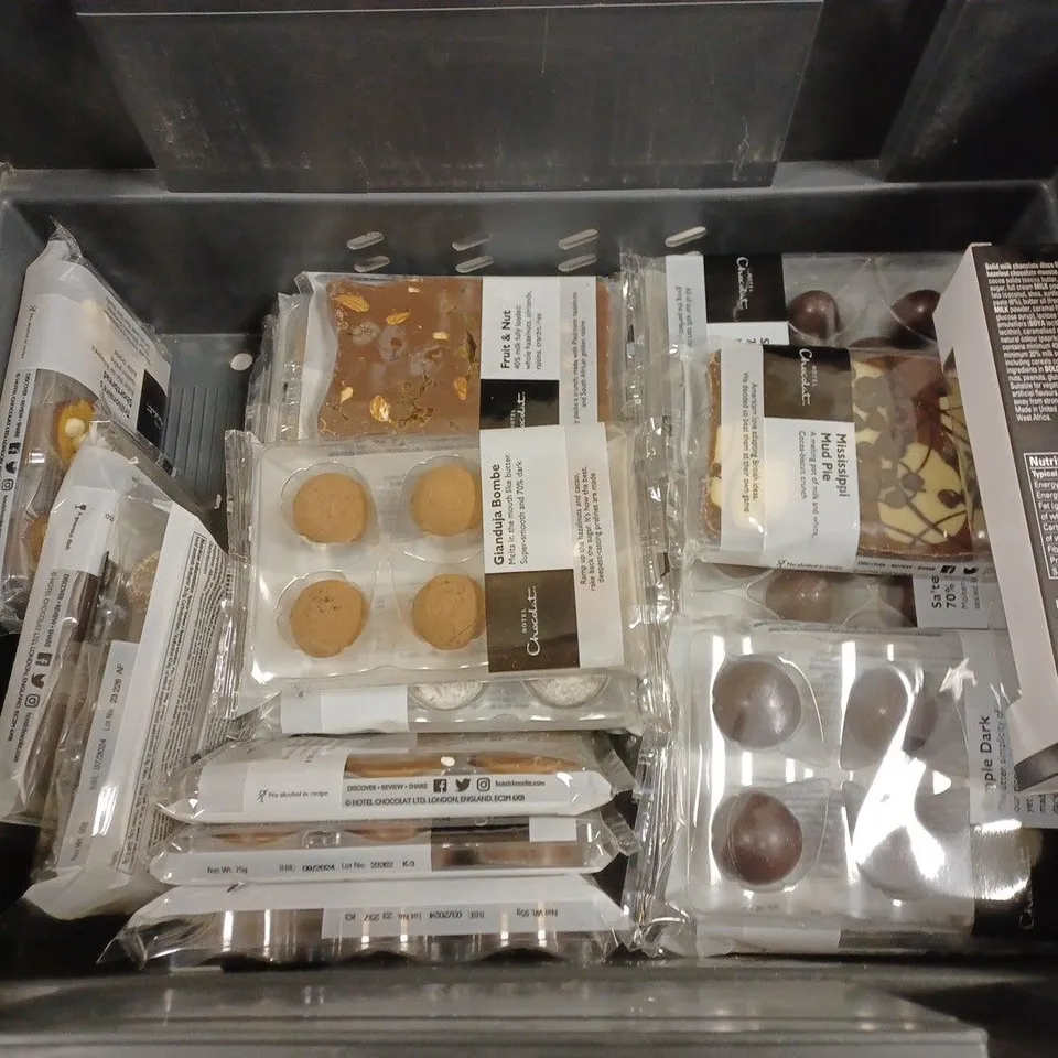 LOT OF APPROXMATELY 20 HOTEL CHOCOLAT ITEMS TO INCLUDE SALTED CARAMEL BROWNIE, SALTED CARAMEL PUPPIES, ROCKY ROAD, ETC