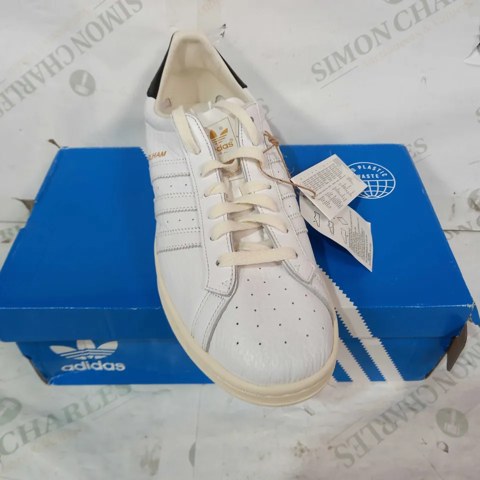 BOXED PAIR OF ADIDAS EARLHAM SHOES IN WHITE/BLACK/GOLD UK SIZE 10.5