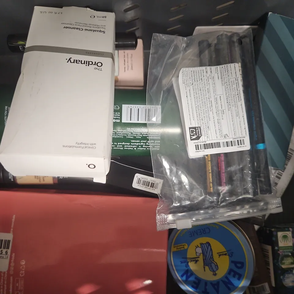 APPROXIMATELY 10 ASSORTED COSMETIC ITEMS TO INCLUDE COCOCHOCO, L'ORÉAL, NIVEA, ETC