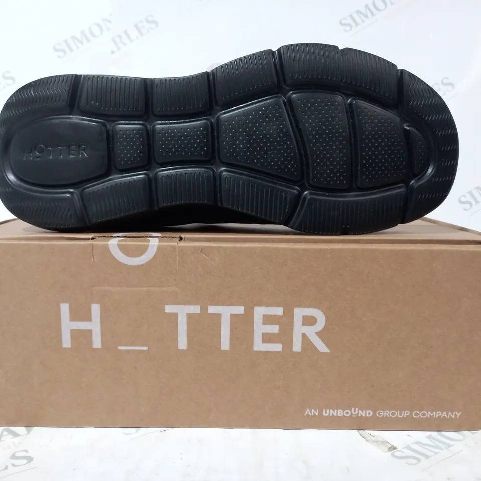 BOXED PAIR OF HOTTER TRAINERS IN BLACK UK SIZE 9