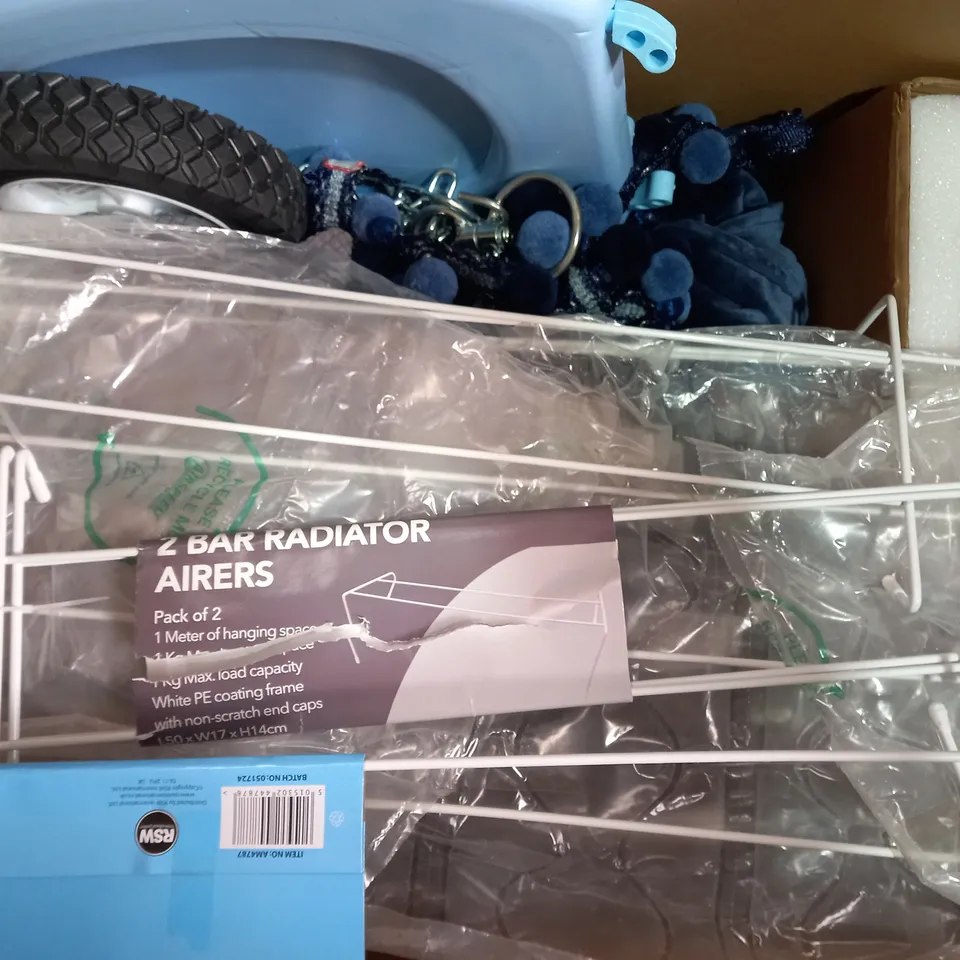 BOX OF APPROXIMATELY 15 ASSORTED HOUSEHOLD ITEMS TO INCLUDE DECORATIVE FLORAL WREATH, TPE TOILET BRUSH SELF VOLATILIZE, MULTI-FUNCTION CLEANER, ETC