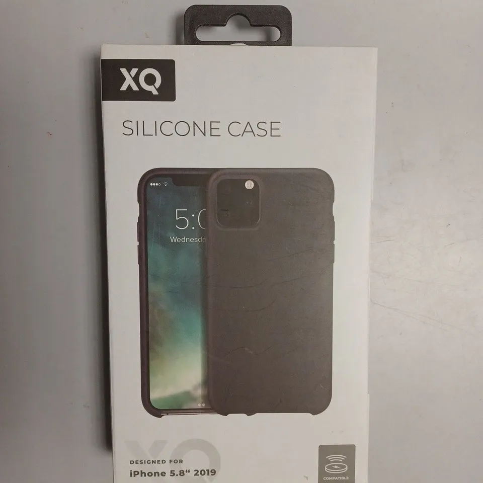 APPROXIMATELY 45 BRAND NEW BOXED XQISIT SILICONE PROTECTIVE CASES FOR IPHONE 5.8" 2019 MODELS 