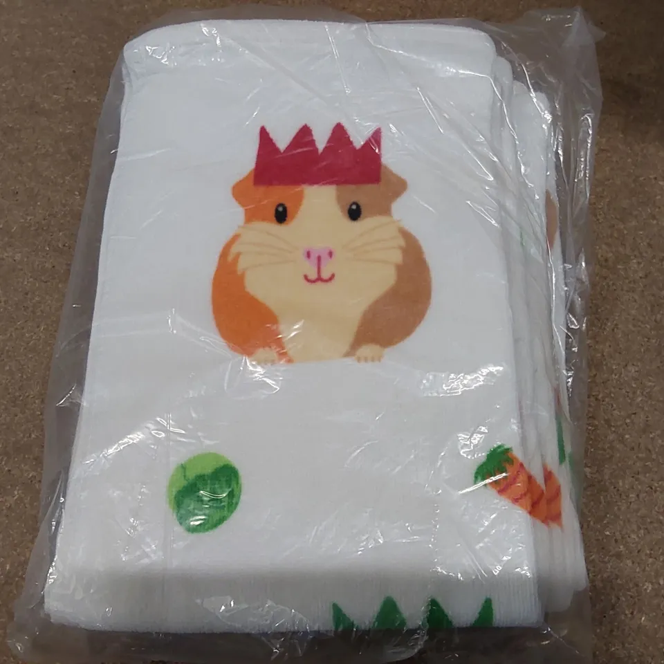 BOX OF APPROXIMATELY 18X 4PCS CHRISTMAS HAMSTER GUEST TOWELS - APPROXIMATELY 40 X 60CM (1 BOX)