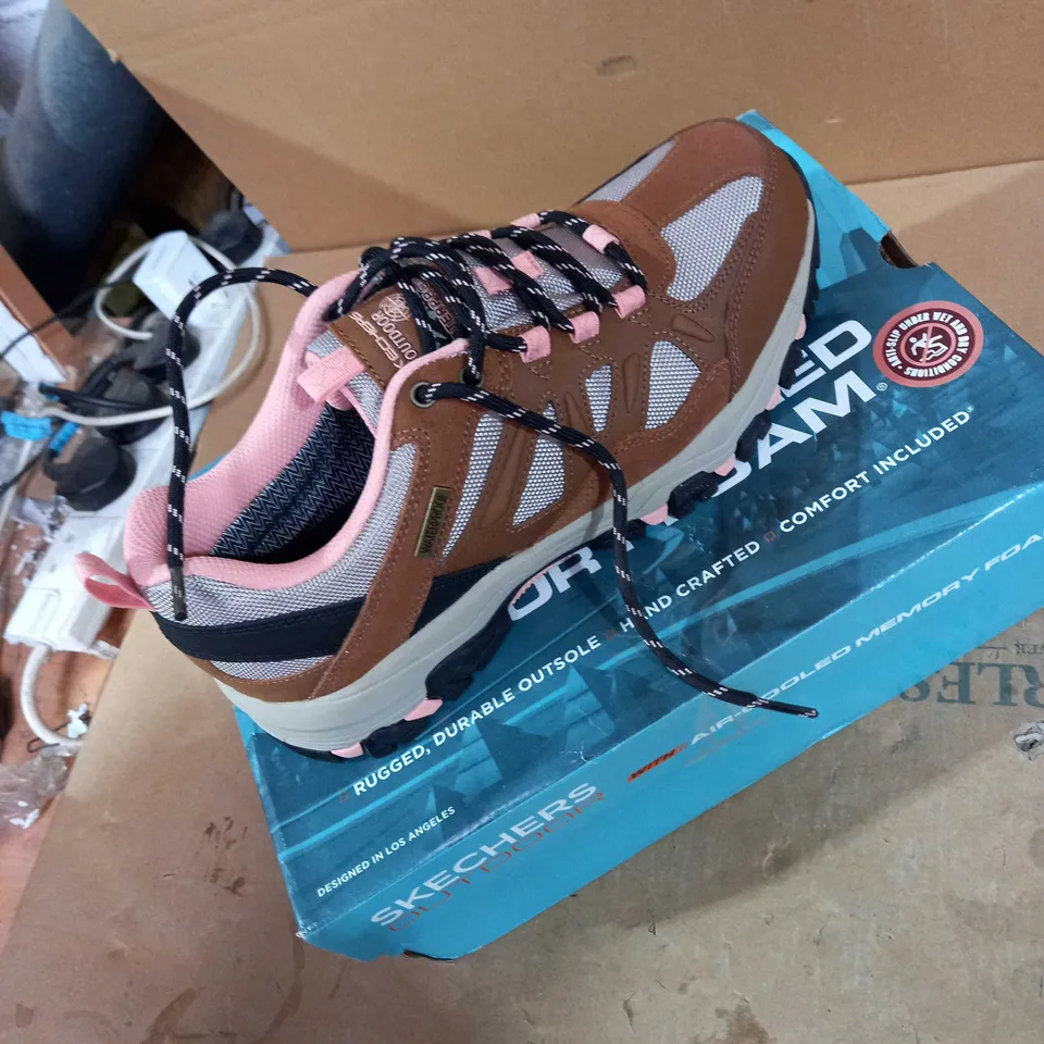 SKETCHER WATERPROF BROWN BOOT SIZE 7 WOMENS 