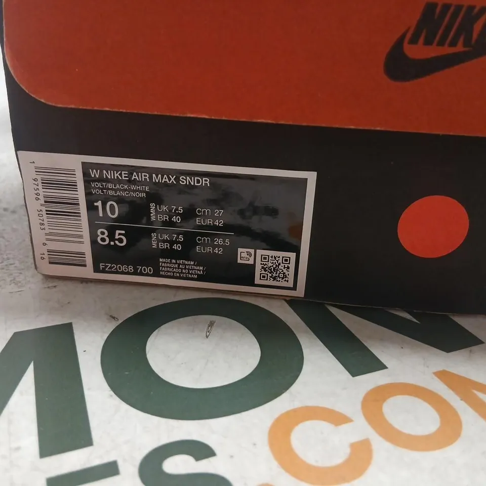 NIKE AIR MAX SNDR TRAINERS – NEON YELLOW/BLACK, UK 7.5