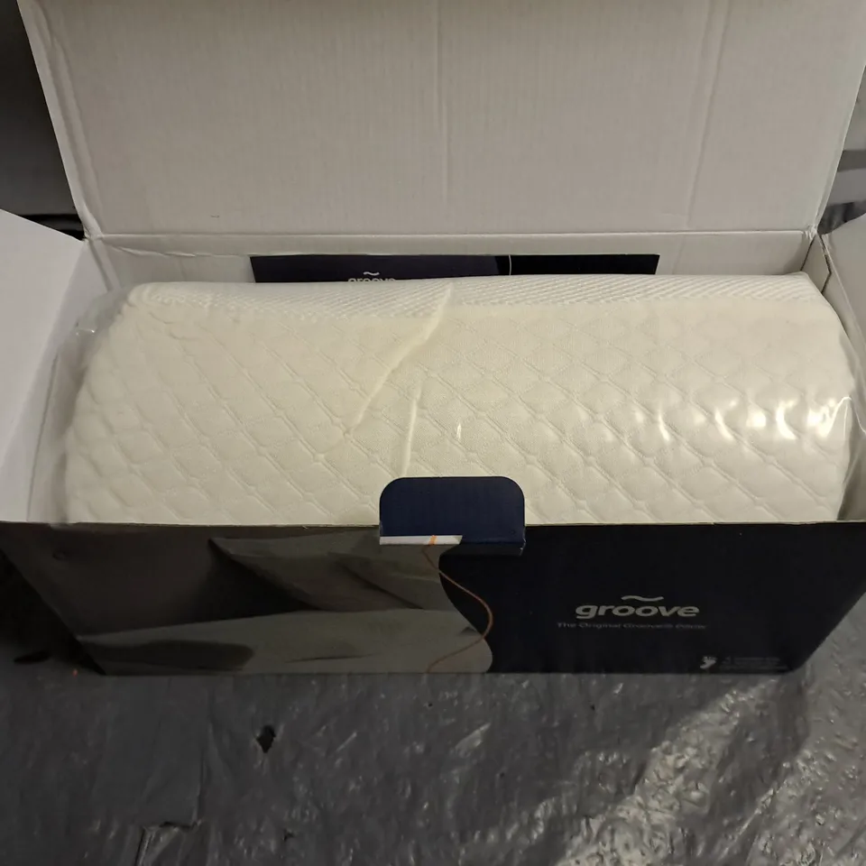 BOXED GROOVE PILLOW 