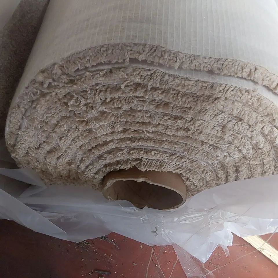 ROLL OF QUALITY HAVANA FOSSIL CARPET - APPROXIMATELY 7.65 x 5m
