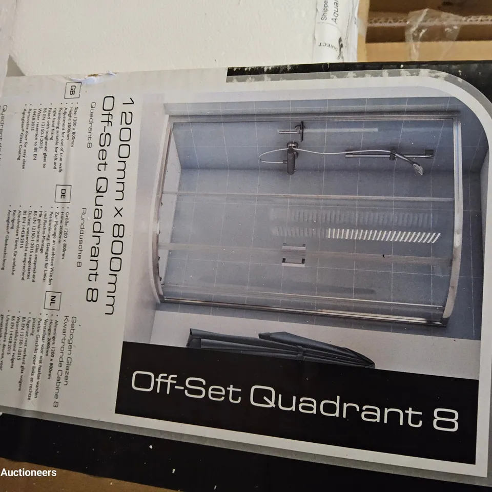 PALLET OF BATHROOM ITEMS, INCLUDING L SHAPED SHOWER BATH, SHOWER TRAYS, OFF SET QUADRANT 8 CUBICLE,