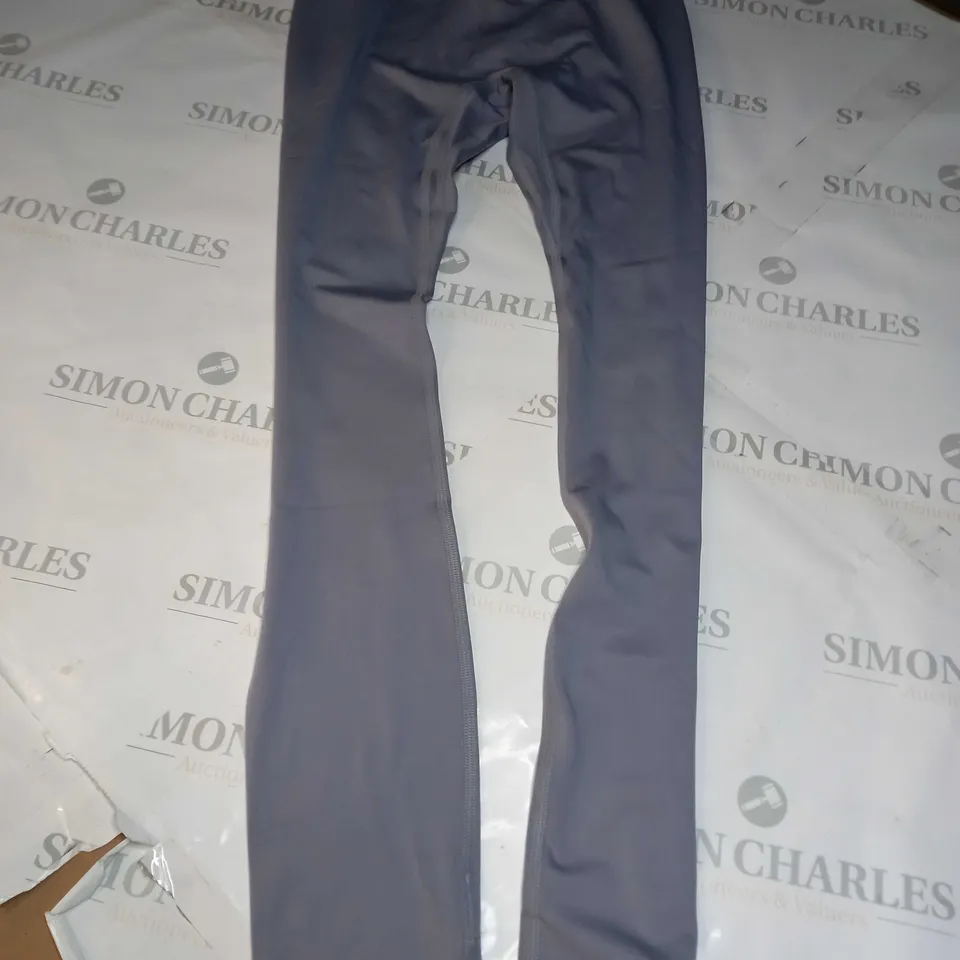 GYMSHARK LEGGING PANTS IN SILVER - SMALL