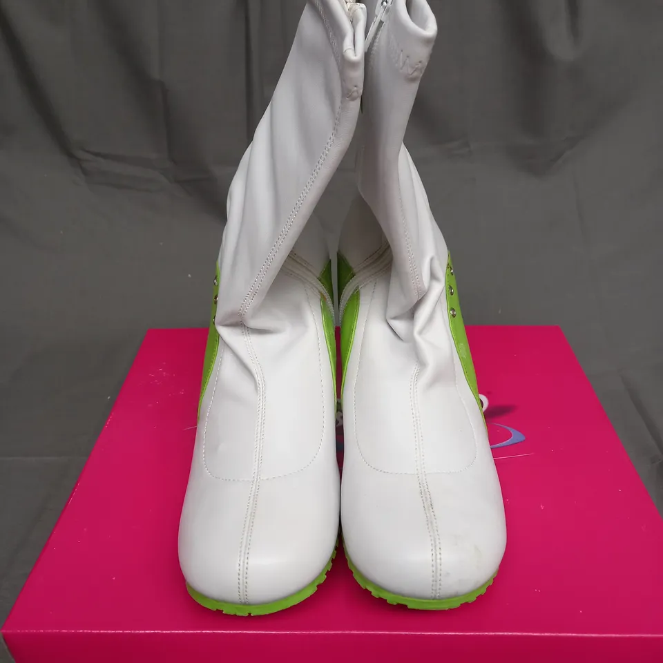 BOXED BAMBOO LEATHER BALLER HIGH HEEL SHOES IN GREEN AND WHITE SIZE 8.5