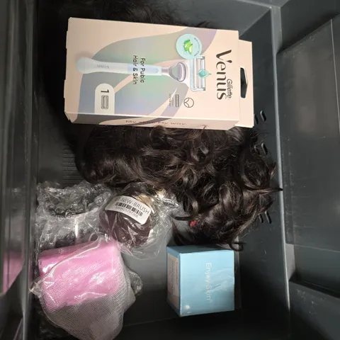 GILLETTE VENUS RAZOR IN BOX WITH SKINCARE BOX, WIG & ACCESSORIES
