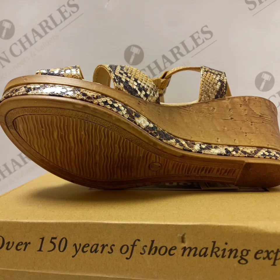 BOXED CUSHION WALK SKANESKIN WEDGES, NATURAL - SIZE 7 