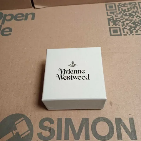 VIVIENNE WESTWOOD FINGER SHIELD/ARMOR JEWELLERY IN BOX