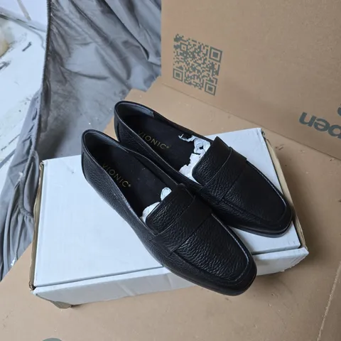 VIONIC LEATHER SLIP-ON LOAFERS – BLACK, UK 5