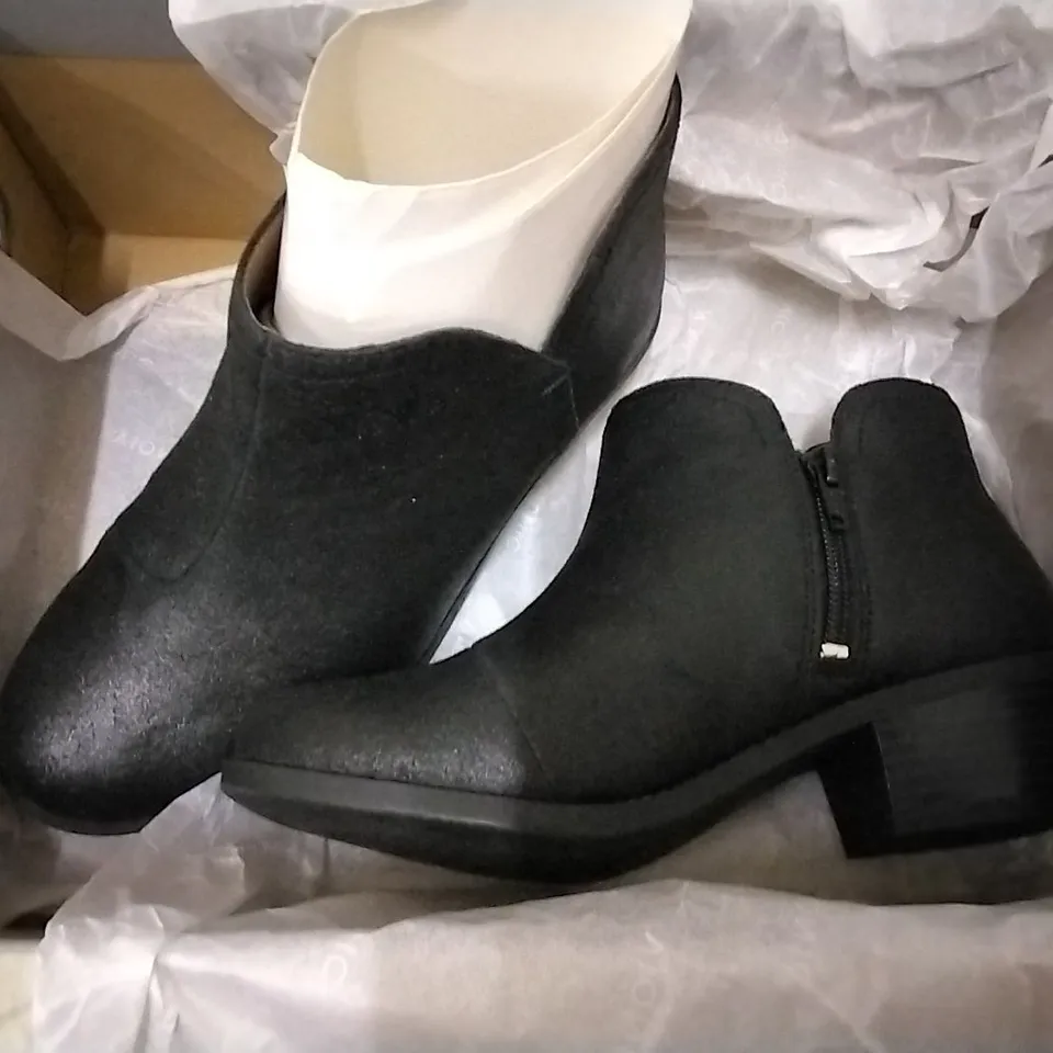 3 SHOE BOXES OF VIONIC SHOES INCLUDING NAVY ANKLE BOOTS size 3, BLACK ANKLE BOOTS size 3, WHITE JOJO TRAINERS size 5.5.