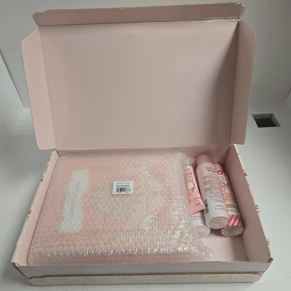 P LOUISE MAKE-UP MYSTERY GIFT SET – PINK FLORAL BOX