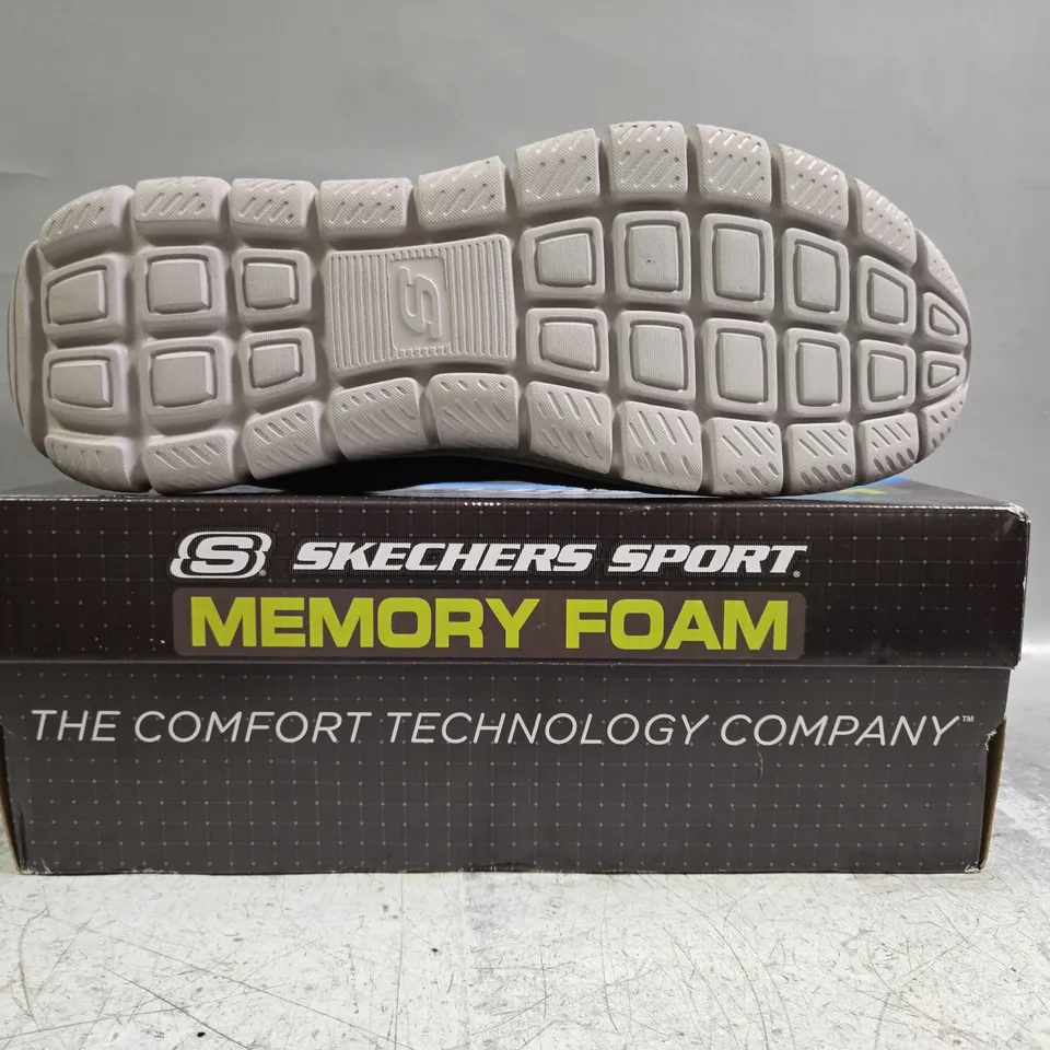 BOXED PAIR OF SKECHERS SNEAKERS IN GREY/BLACK SIZE UK 10