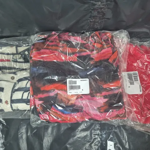 BOX OF APPROXIMATELY 20 ASSORTED CLOTHING, FASHION, AND COSMETIC ITEMS IN VARIOUS COLOURS, STYLES, AND SIZES, ETC - COLLECTION ONLY