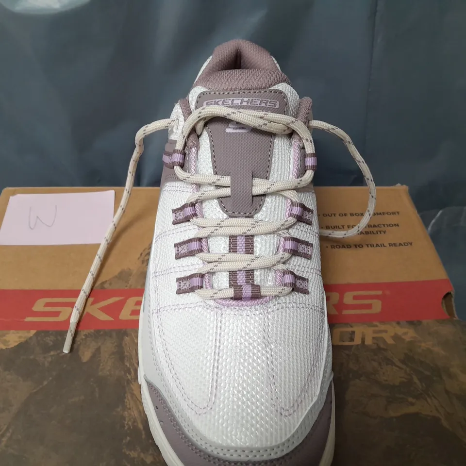 BOXED SKECHERS SUMMIT OUTDOOR TRAINERS IN MAUVE - SIZE UK 6