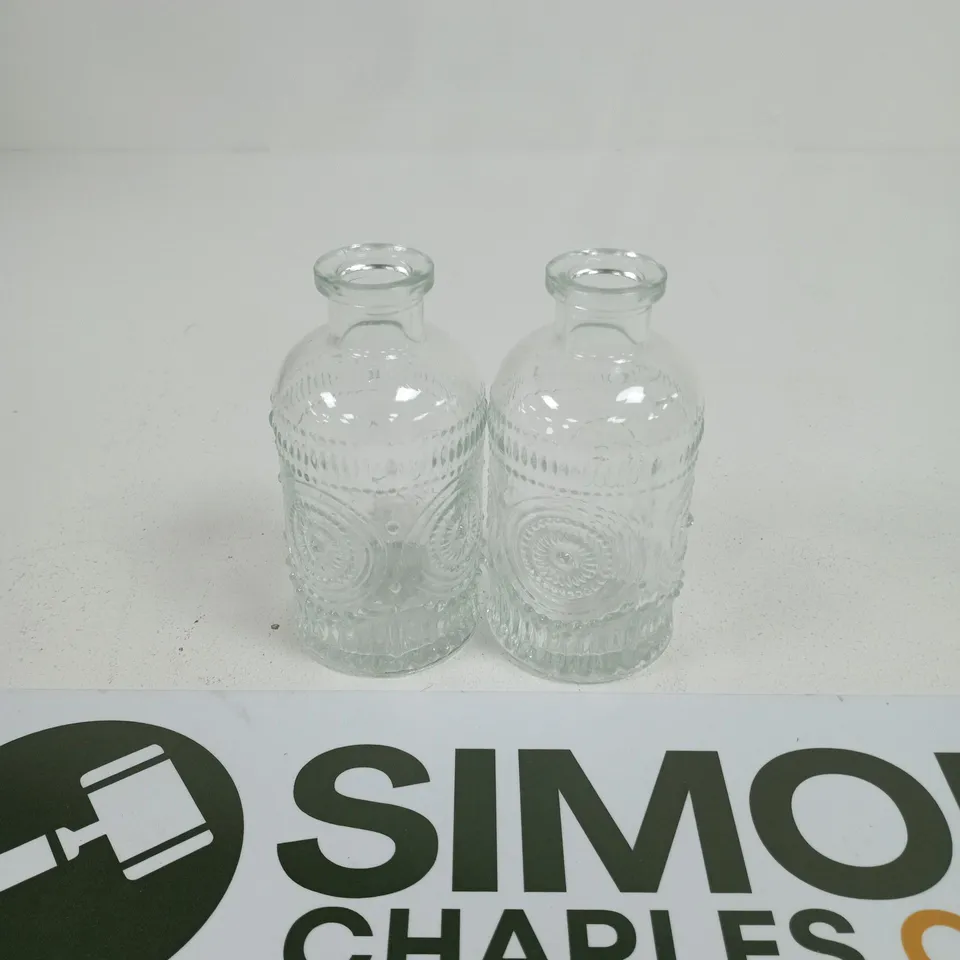DECORATIVE SET: EMBOSSED GLASS BOTTLES WITH ARTIFICIAL FLOWERS