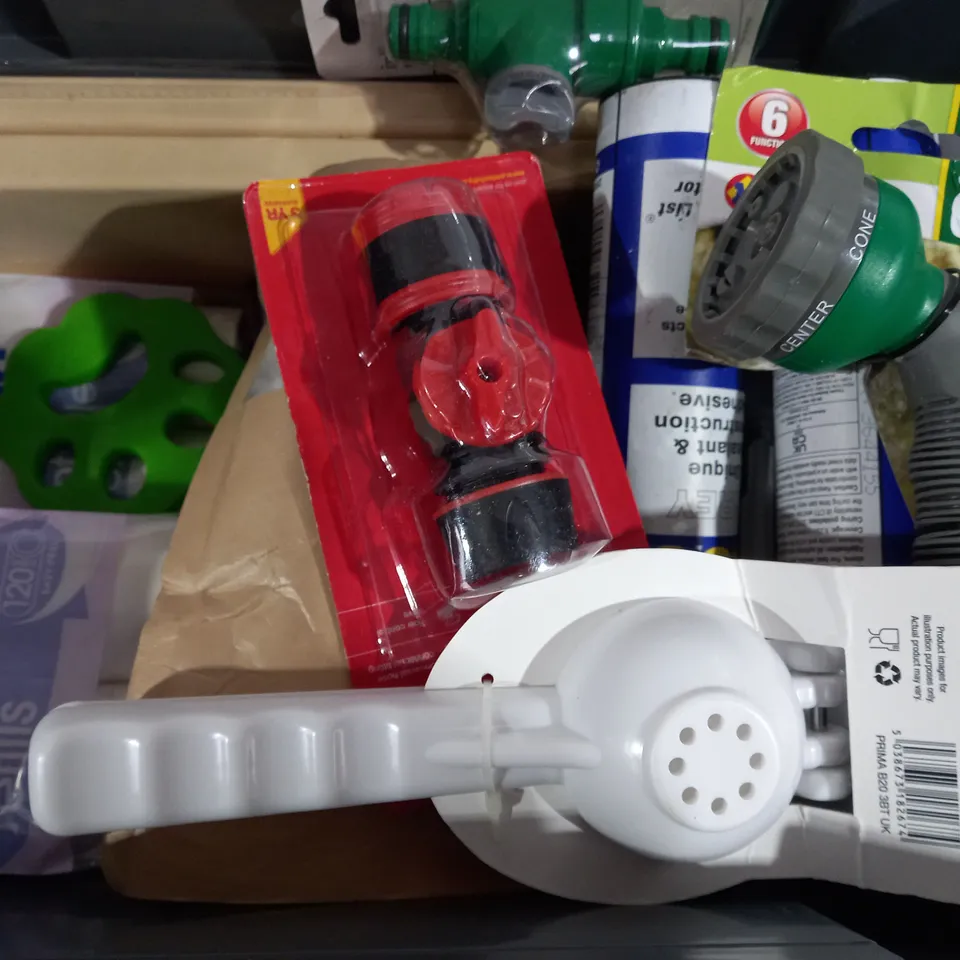 BOX OF APPROXIMATELY 15 ASSORTED ITEMS TO INCLUDE - MARKSMAN 4 PEICE HOSE FITTING - WIRELESS DOOR BELL - SWIRL LINT ROLLER REFILLS ECT
