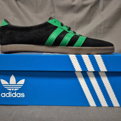 BOXED PAIR OF ADIDAS LONDON SHOES IN BLACK/GREEN UK SIZE 10.5