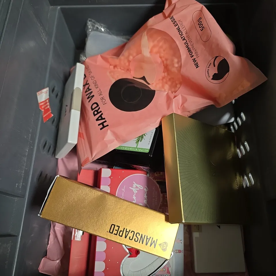 APPROXIMATELY 15 ASSORTED HEALTH AND BEAUTY PRODUCTS INCLUDING TNV SEA SALT SPRAY , MANSCAPED CROP PRESERVER AND NATURES SPELL CASTOR OIL 