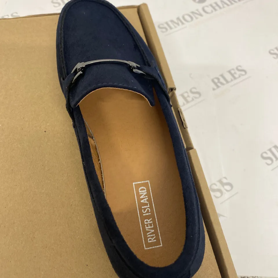 BOXED PAIR OF RIVER ISLAND NAVY FOOTWEAR SIZE 3