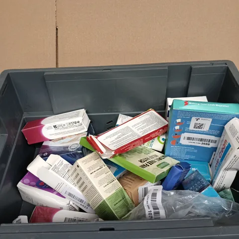 TOTE OF APPROXIMATELY 10 ASSORTED ITEMS INCLUDING CAPSICUM ARTHRITIS CREAM, HEMP NOVADS OIL AND JEWELERY PROTECTIVE COATING
