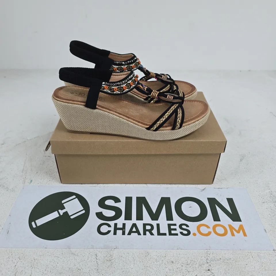 BOXED PAIR OF JO & JOE TRINIDAD SANDALS IN BLACK - UK 6
