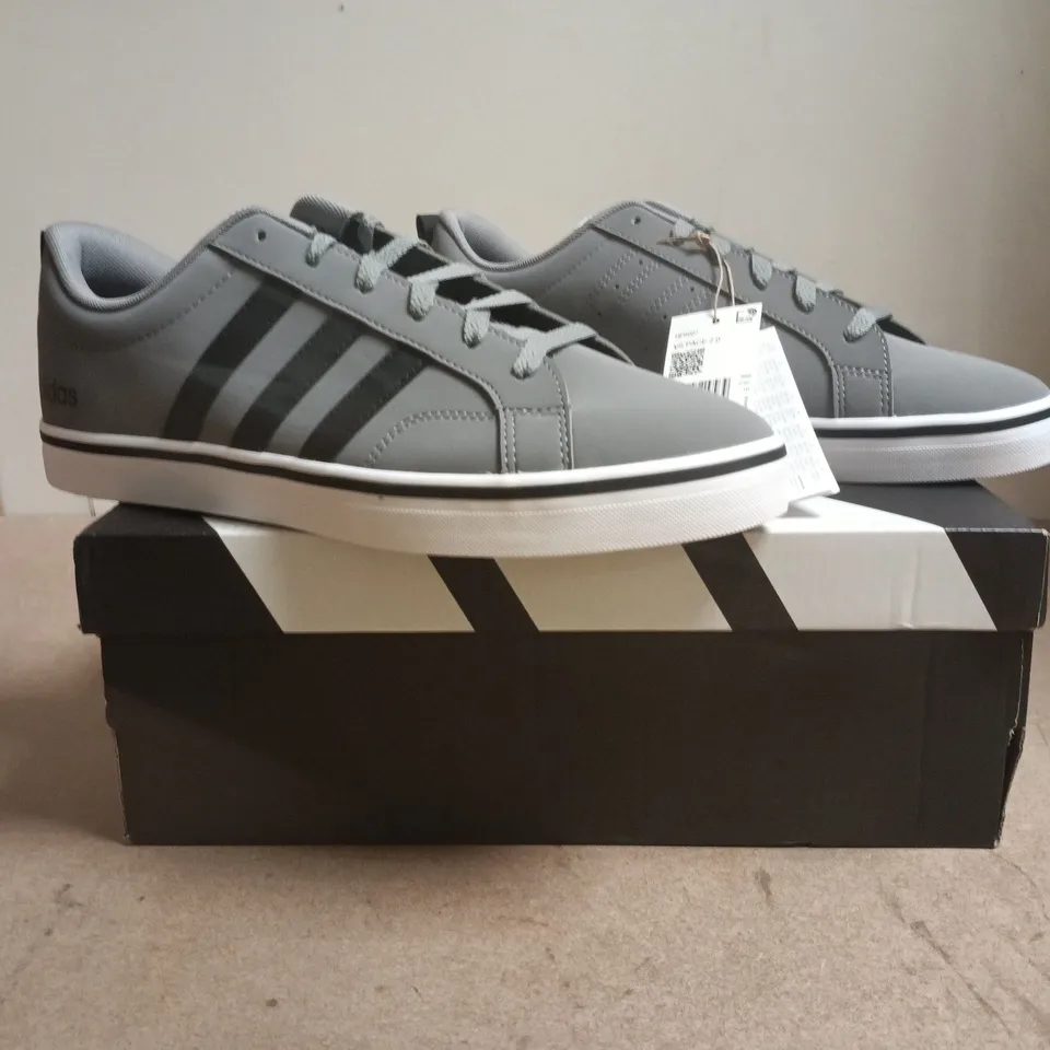 BOXED PAIR OF ADIDAS VS PACE 2.0 TRAINERS IN GREY/BLACK SIZE UK 10