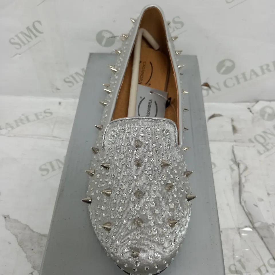 FLAT HEELED SILVER SATIN SPIKEY SHOE SIZE 6