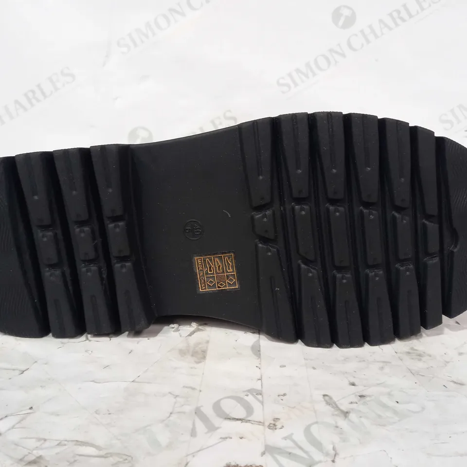BOXED PAIR OF TRUFFLE CHUNKY LACE UP BOOTS IN BLACK UK SIZE 6