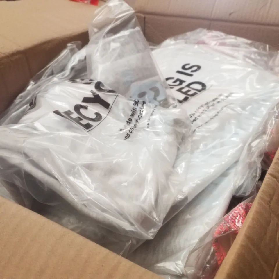 PALLET CONTAINING ASSORTED CLOTHING INCLUDING BIKINI SETS & GRAPHIC TEES