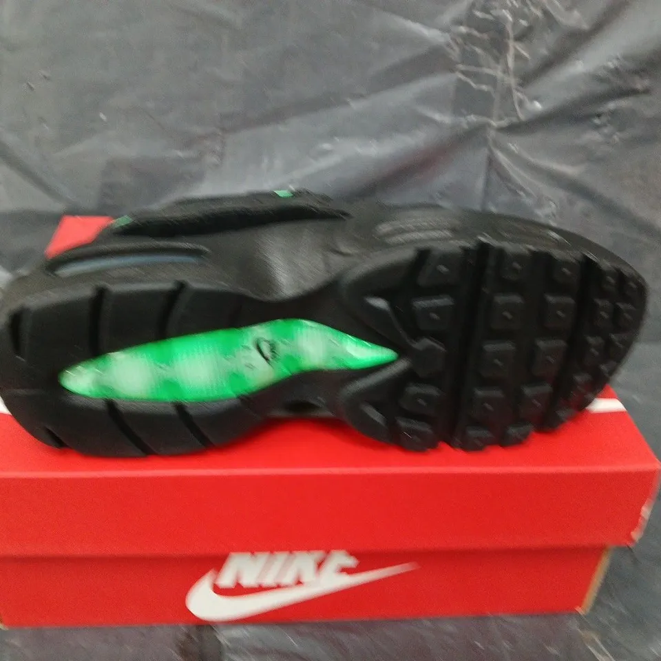 BOXED PAIR OF KIDS AIR MAX 95 RECRAFT TRAINERS - UK SIZE 2.5