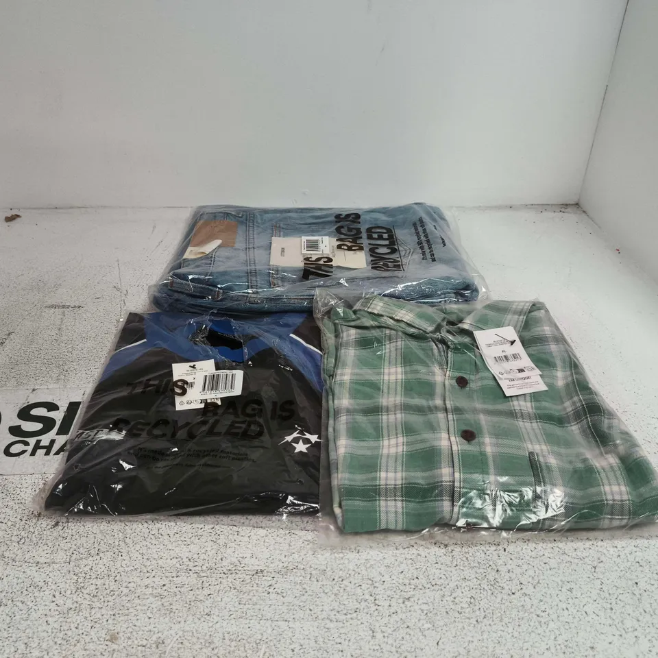 BOX OF APPROXIMATELY 20 ASSORTED CLOTHING ITEMS TO INCLUDE TRIBECA LONG SLEEVE SHIRT, BAGGY BOOTCUT JEANS ETC