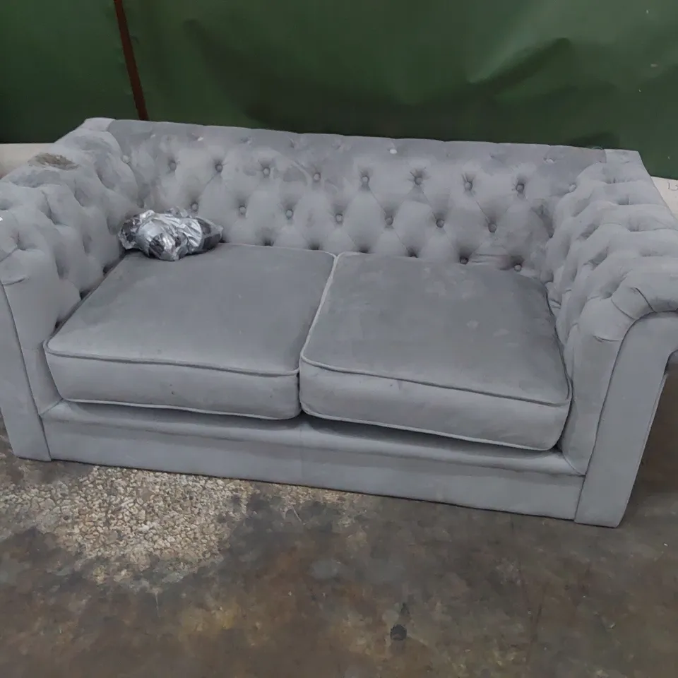 DESIGNER CHESTERFIELD TWO SEATER SOFA GREY PLUSH FABRIC 