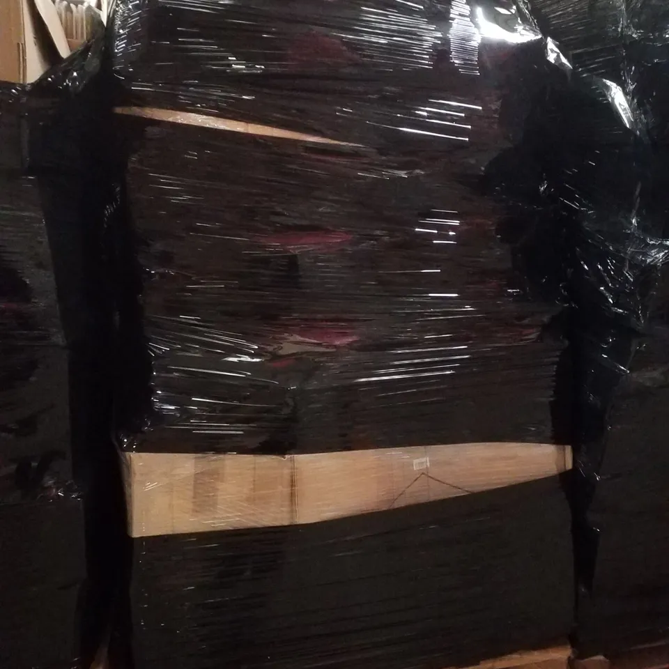 PALLET CONTAINING LARGE QUANTITY OF ASSORTED GREETINGS CARDS