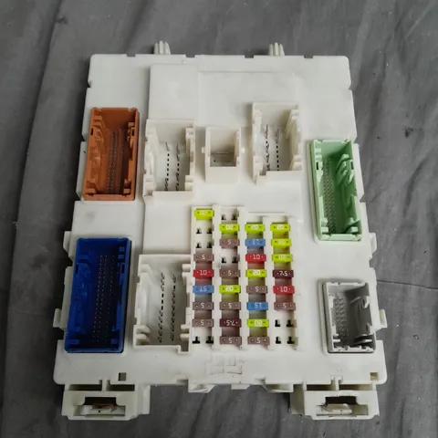 COMFORT MODULE BSI FUSE BOX 