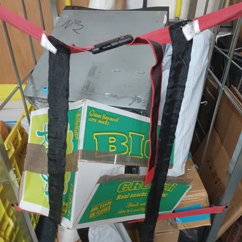APPROXIMATELY 10 ASSORTED ITEMS TO INCLUDE LAPTOP BAG, RUGS, UMBRELLA, ETC - COLLECTION ONLY