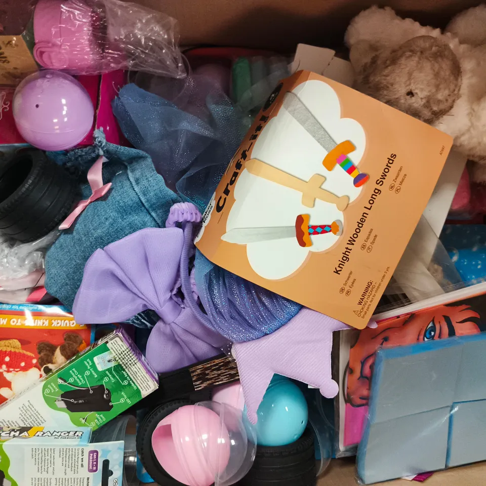 APPROXIMATELY 20 ASSORTED TOYS AND GAMES TO INCLUDE NEE DOH JELLY HOPS, GO-TCHA RANGER, ETC - COLLECTION ONLY