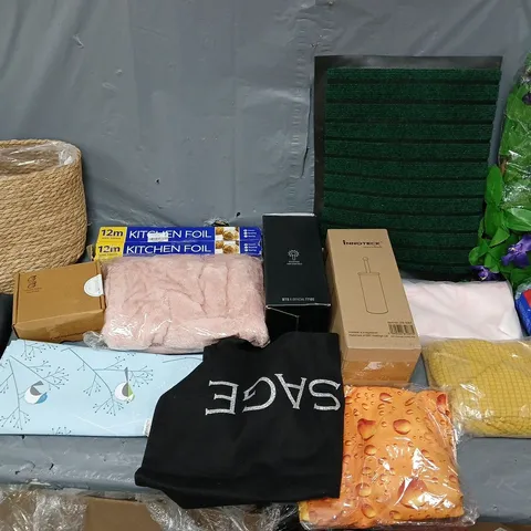 BOX OF APPROXIMATELY 12 ASSORTED HOUSEHOLD ITEMS TO INCLUDE - KITCHEN FOIL, TOILET BURSH HOLDER, AND MOUSE PADS ETC.