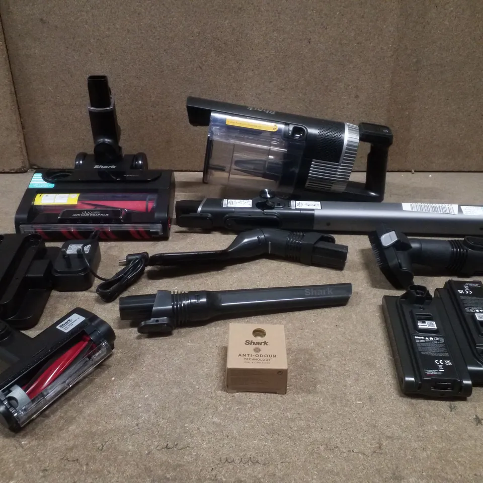 BOXED SHARK IZ420UKT STRATOS ANTI HAIR WRAP PLUS PET PRO CORDLESS VACUUM [DOUBLE BATTERY]